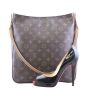 Louis Vuitton Looping GM Scale