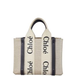 トートバッグ CHLOE\tSMALL WOODY TOTE BAG\tCHC22AS397J28\t90U\t\tWHITE/BROWN Chloé Mini Woody Tote Bag In Linen in White - Brown | Chloé US