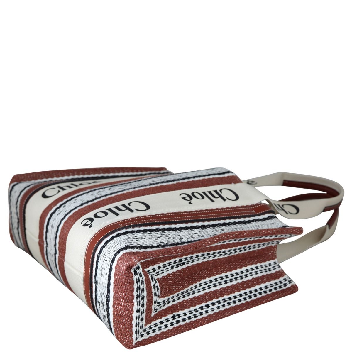 Chloé WOODY MEDIUM TOT Woody Tote Bag | Blend Fashion and Practicality | Chloé CA