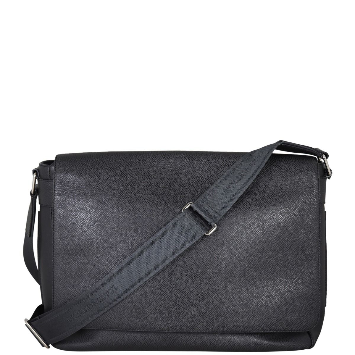 Louis Vuitton Shoulder Bag in Black Taiga Leather