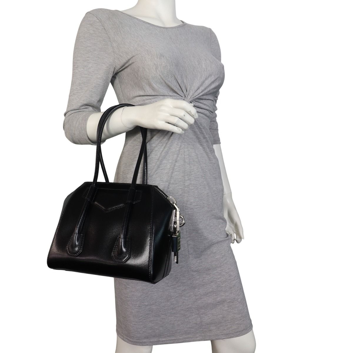 【関税＆送料込み】Givenchy Antigona Lock Mini Handbag Givenchy Borsa Tote Antigona Lock Mini | Marrone | FARFETCH IT