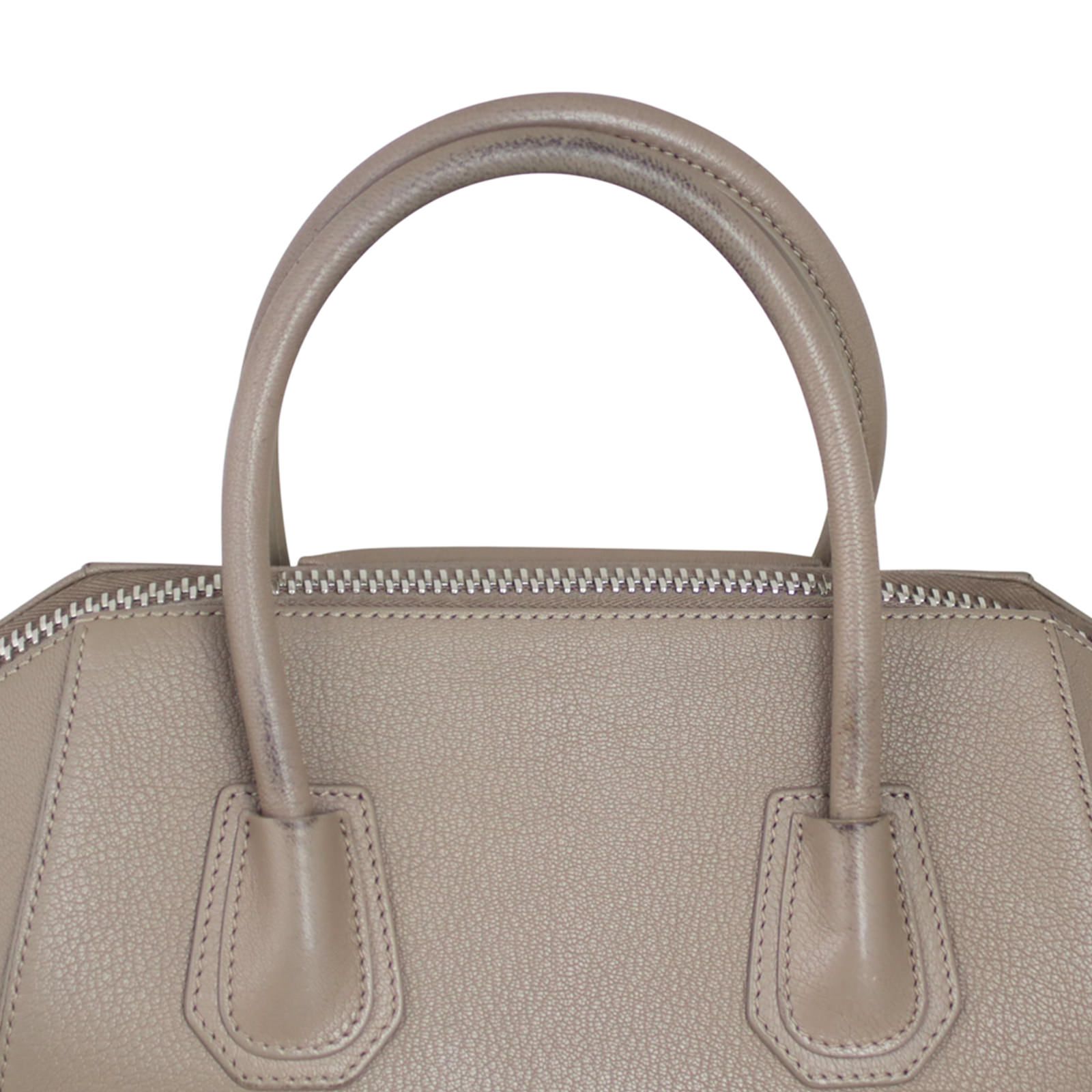 Antigona mini dune grained 2025