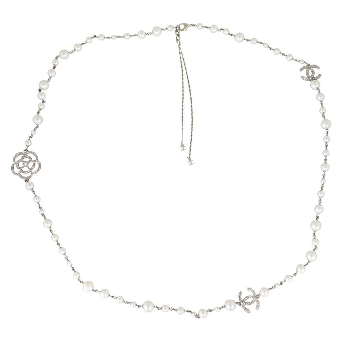 Chanel camellia pearl necklace deals