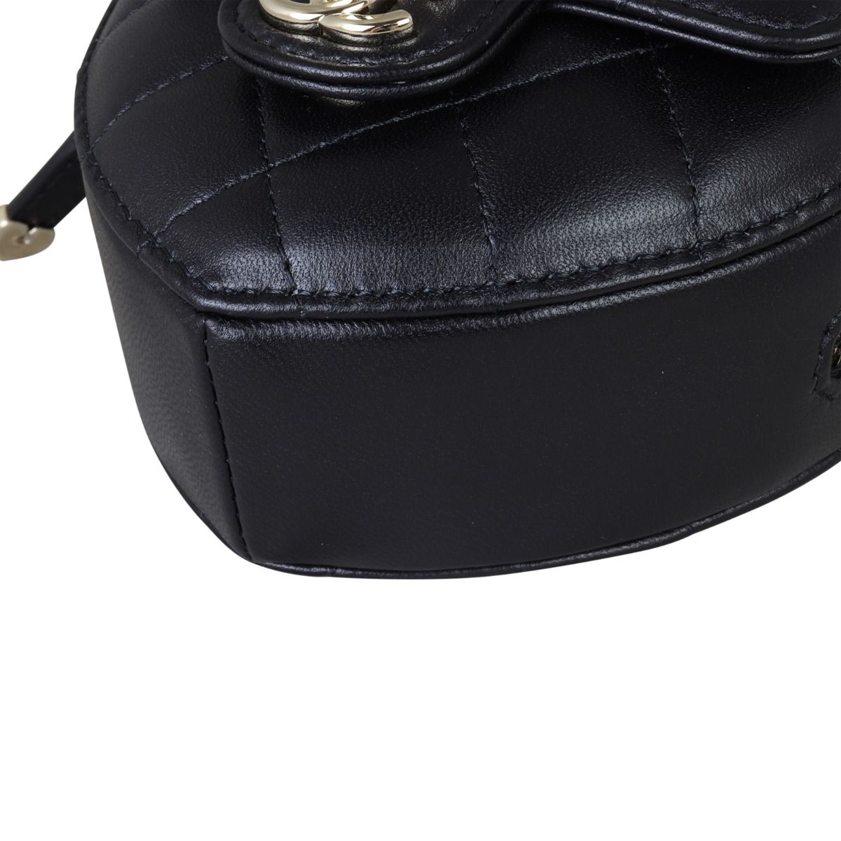 今年の新作から定番まで！ Chanel Love Heart Belt Bag バッグ