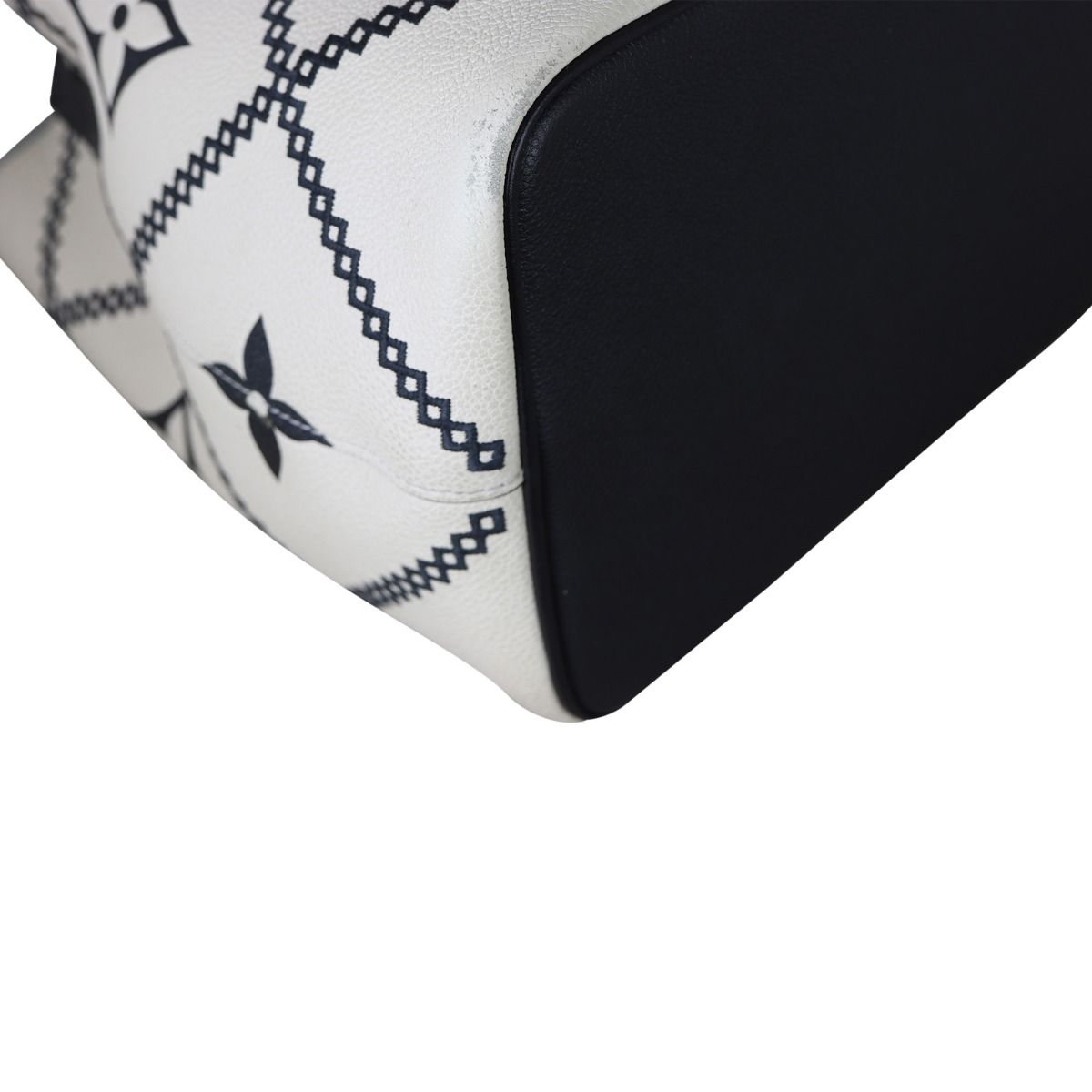 Louis Vuitton NeoNoe MM Monogram Empreinte Giant Broderies now on  luxeitfwd.com.au 🖤 Featuring black and cream monogram empreinte giant…
