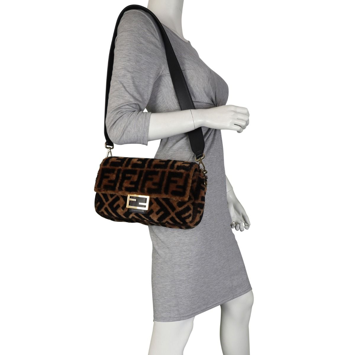 Fendi sheepskin baguette 2025