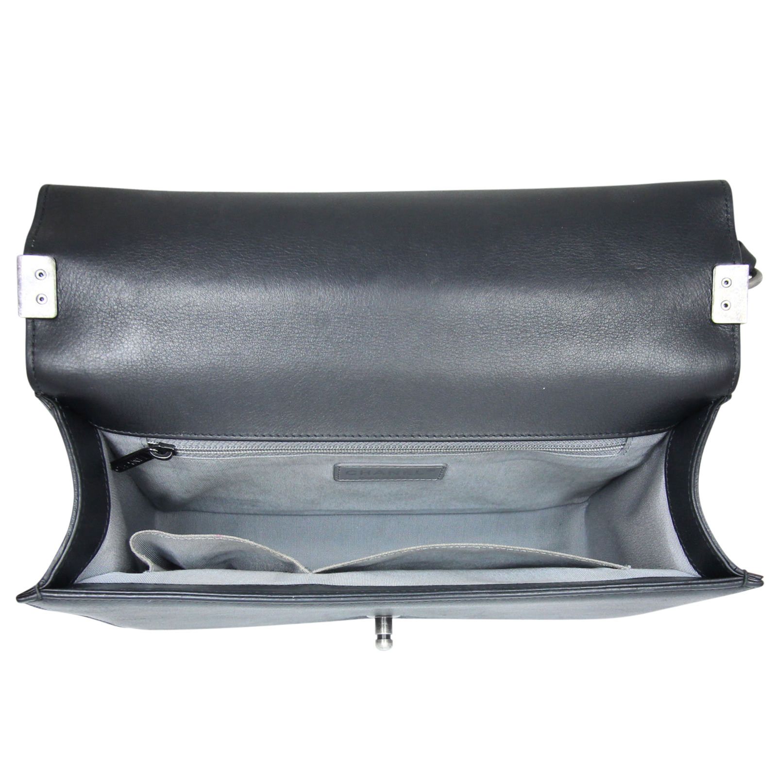 Chanel boy bag interior deals