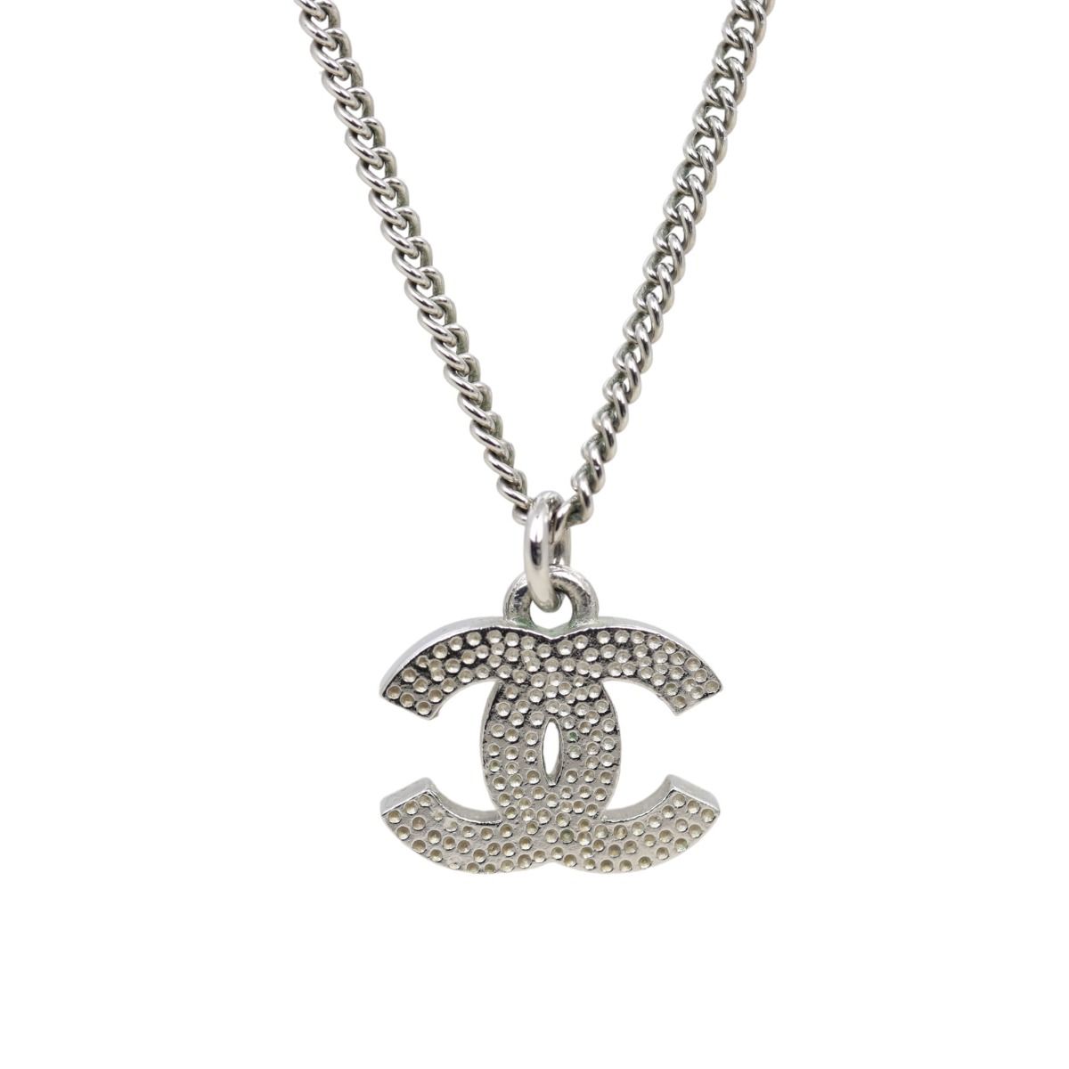 Chanel silver cc necklace sales