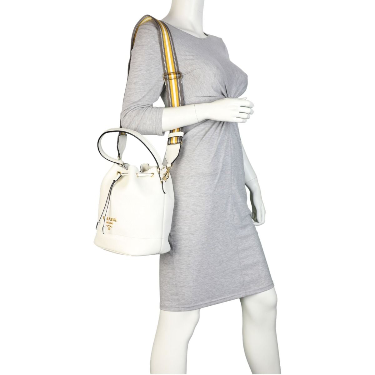 Prada vitello daino bucket bag deals