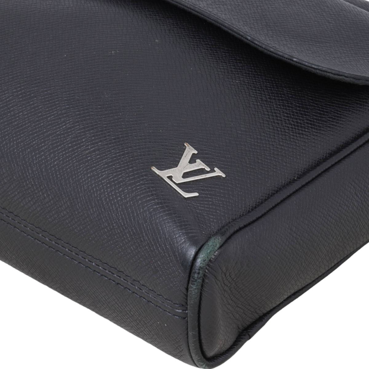 Louis Vuitton Taiga Alex Messenger Bag Louis Vuitton Taiga Alex Messenger Bag