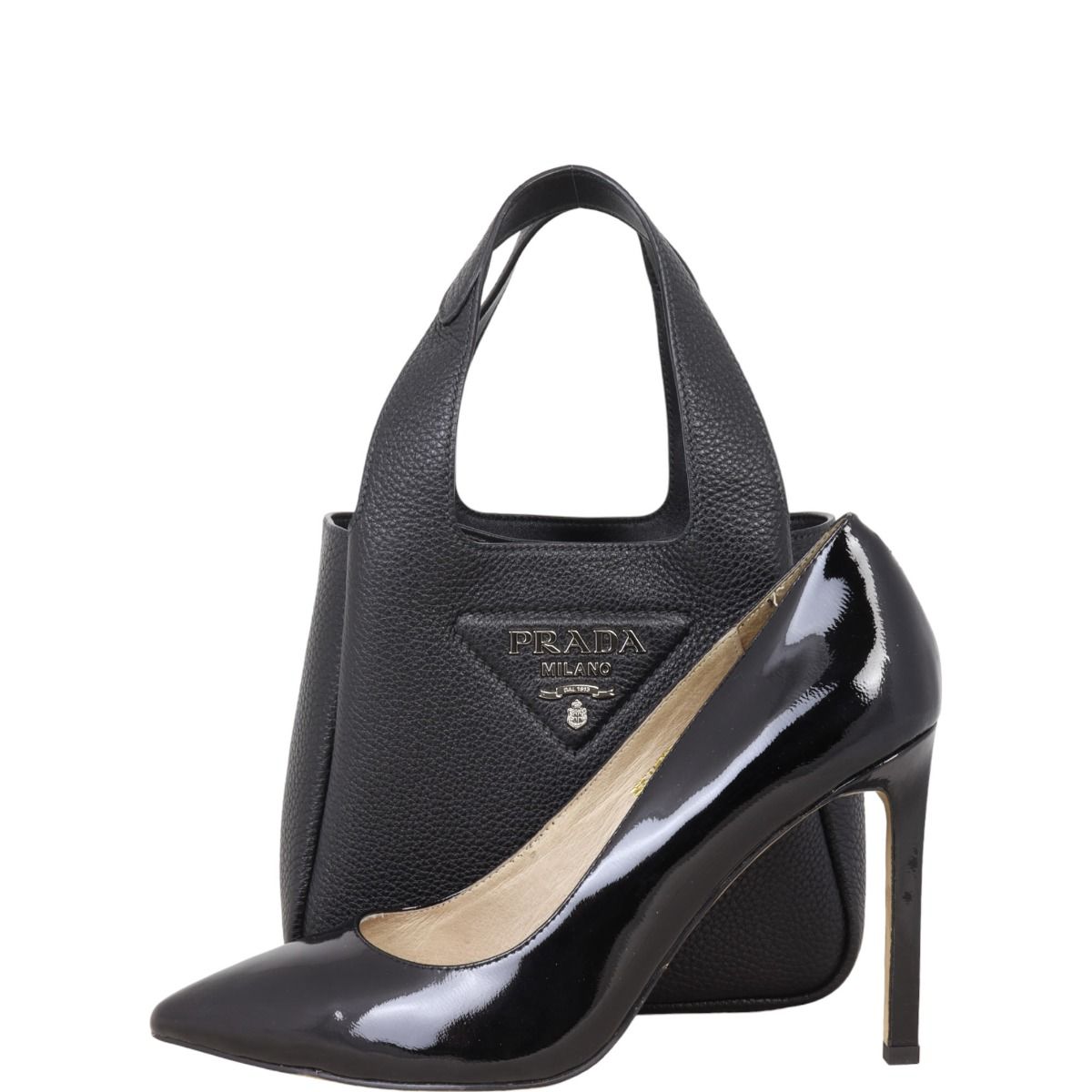 Prada daino small leather shoulder bag deals