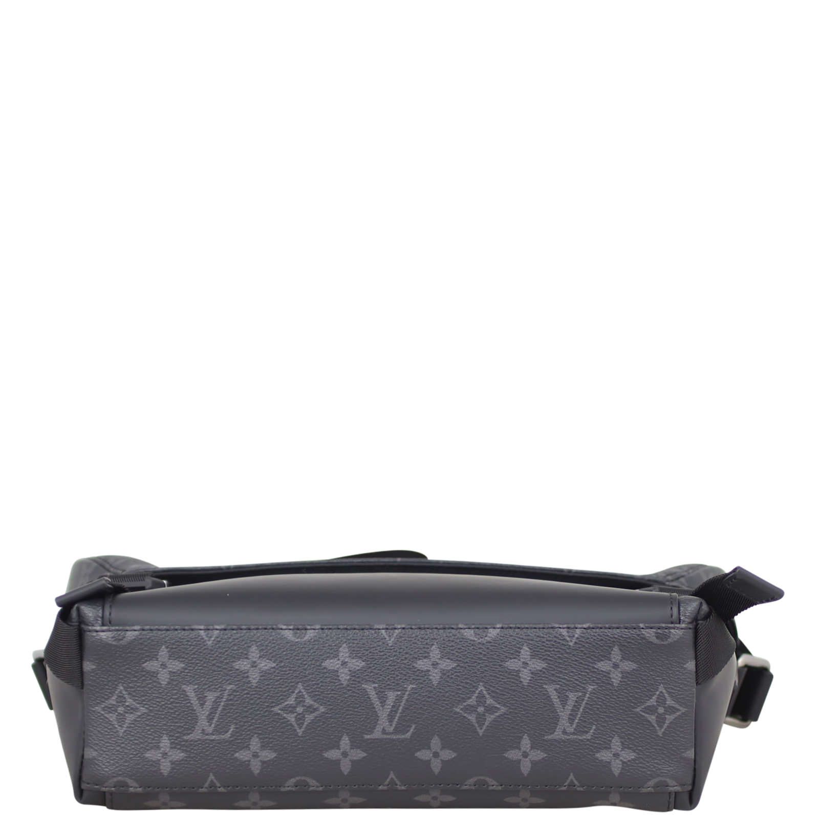 Louis vuitton messenger voyager monogram eclipse pm black best sale