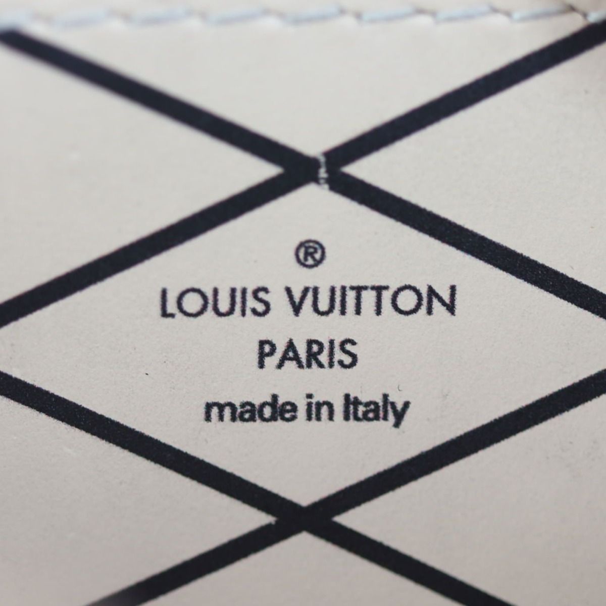 ✨NEW ARRIVAL✨ Louis Vuitton Black Epi Vertical Trunk Pochette