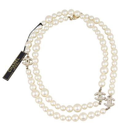 Chanel cc pearl necklace discount